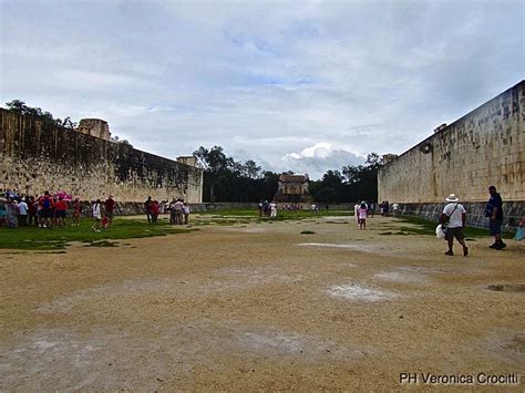 Ricostruzione di un campo da gioco della pelota Maya
