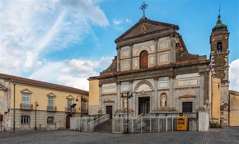 vista del Duomo di Avellino e della sua facciata ottocentesca
