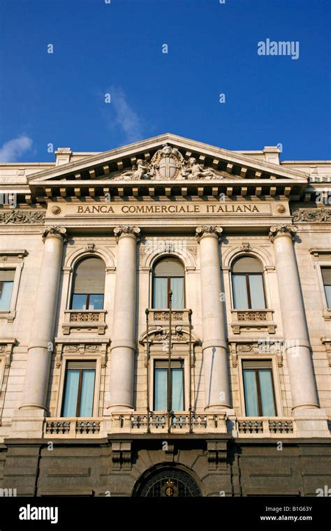 Edificio storico di una banca italiana di inizio Novecento