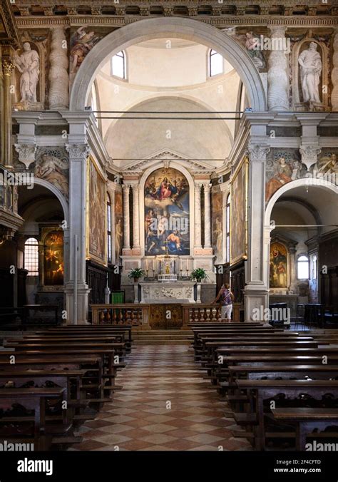 Dettaglio della pala d'altare raffigurante San Biagio e i santi protettori dei Carlotti
