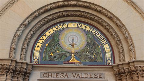Simbolo della Chiesa Valdese (candela con sette stelle)