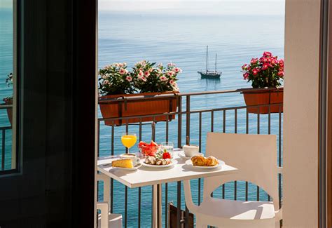 vista mare dalla camera dell'Astura Palace Hotel