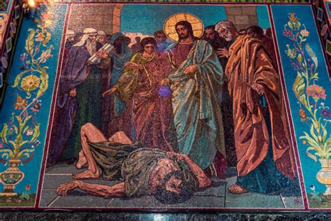 Sintesi iconografica del martirio: il sangue versato come seme di fede nella Chiesa universale.