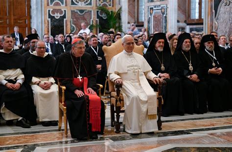Simbolo ecumenico o foto di gruppo dei leader religiosi che firmano l'appello
