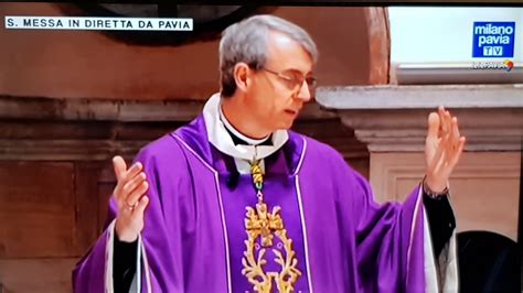 Vescovo Raspanti durante la benedizione della chiesa restaurata