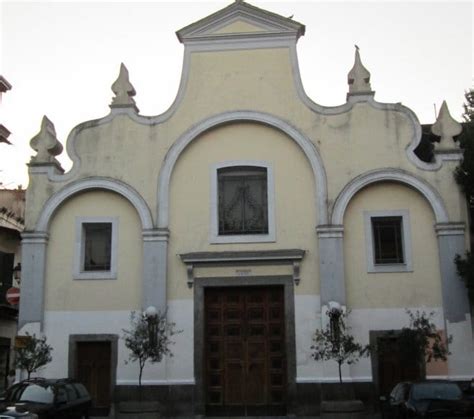 Veduta architettonica della facciata della Chiesa di San Nicola ad Aversa