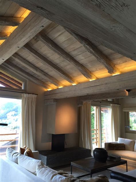 Interno di una camera della Locanda Corte Arcangeli con travi a vista