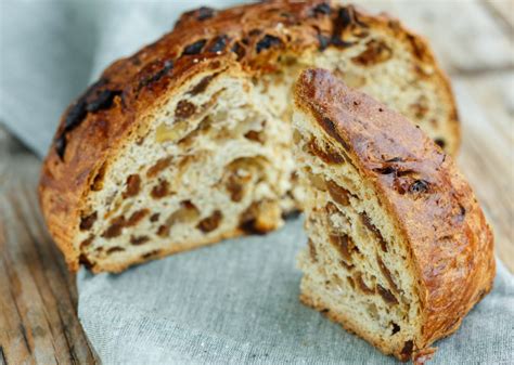 selezione di dolci tipici valtellinesi, tra cui bisciola e bonette