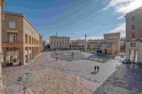 Foto panoramica di Piazza Sant'Oronzo a Lecce