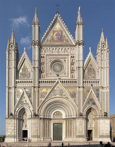 Facciata del Duomo di Orvieto con sculture