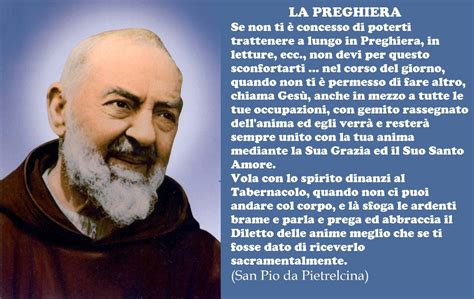 Foto di Padre Pio in preghiera
