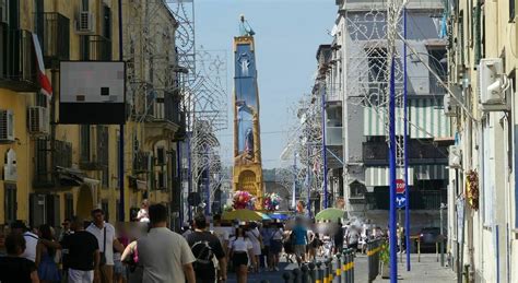 Processione con il carro della Madonna della Neve a Ponticelli, Napoli