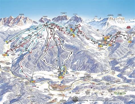 Impianti di risalita e piste innevate nel comprensorio sciistico