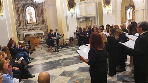 Coro della Chiesa Evangelica Gospel di Biella che si esibisce