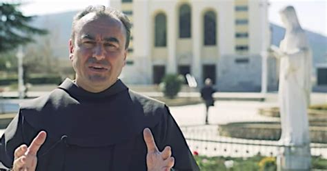 Fotografia di Padre Marinko Šakota, in abito francescano
