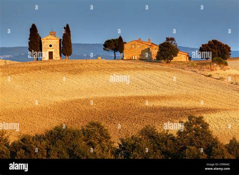 Veduta panoramica di Pienza e della Val d'Orcia al tramonto