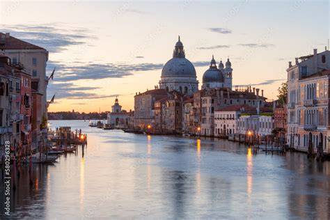 Veduta panoramica dell'Abbazia di San Gregorio e del Canal Grande a Venezia