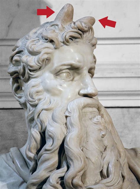 statua del Mosè di Michelangelo con corna