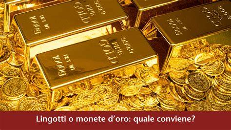 Lingotti d'oro e monete d'oro con confezioni regalo