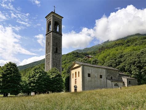 Foto della Chiesa dei Santi Colombano e Gregorio a Mantello