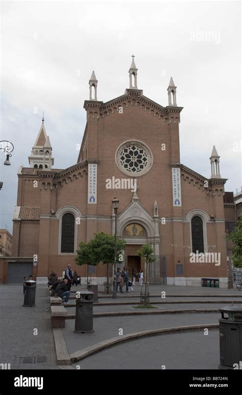 Dettaglio dell'interno della Chiesa di Santa Maria Immacolata e San Giovanni Berchmans