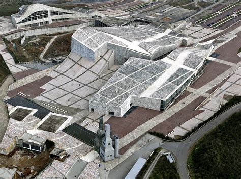 Veduta aerea della Città della Cultura di Peter Eisenman sul Monte Gaiás a Santiago de Compostela