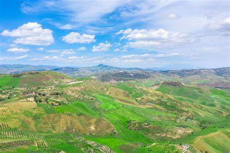 Veduta panoramica del villaggio di Ain Karim tra le colline della Giudea