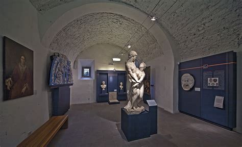 Interno del Museo Civico di Bracciano con reperti storici