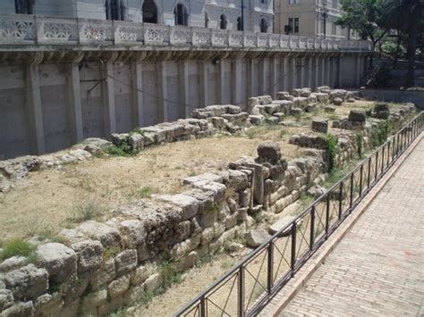 Resti delle mura greche di Taranto