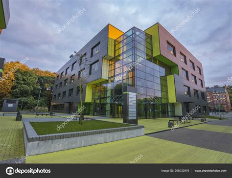 Foto di un moderno edificio residenziale universitario