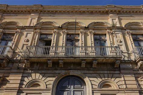 Illustrazione di Palazzo Ardizzone o esempio di architettura Liberty a Santa Maria di Licodia