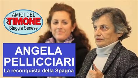 Foto della professoressa Angela Pellicciari durante una conferenza o un'illustrazione su Martin Lutero