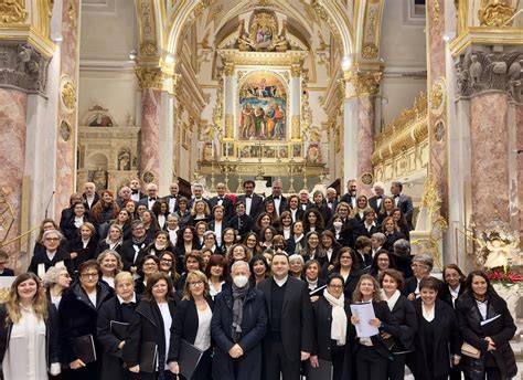 Foto del Coro Diocesano di Patti durante una celebrazione