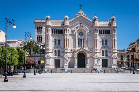 Cattedrale di Reggio Calabria in stile neoromanico dopo la ricostruzione
