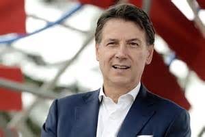 Foto di Giuseppe Conte durante la visita all'ospedale Santissima Annunziata di Taranto
