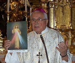 Foto storica del Vescovo Pavol Mária Hnilica in un incontro
