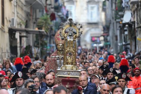 Foto storica di Bergamo o di una processione eucaristica dell'epoca