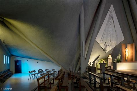 Foto moderna della Chiesa di Maria Immacolata Ausiliatrice in Borgo Uriola, Rivoli
