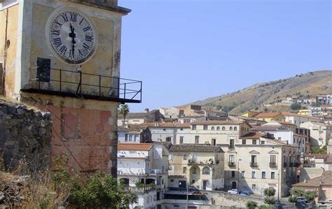 Foto del borgo medievale di Sant'Andrea Ionio Centro Storico con la Torre dell'Orologio