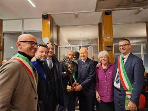 foto storica dell'inaugurazione dell'Accademia Arte e Vita di Breno
