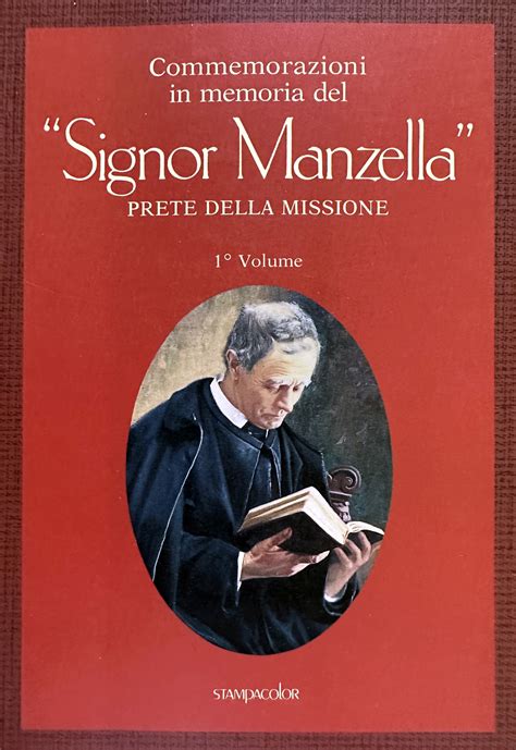 Fotografia di Padre Manzella tra i fedeli