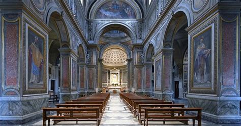 Foto di una chiesa antica con la dicitura 