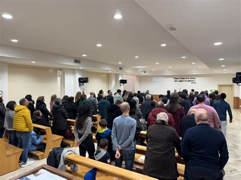 Foto di un'assemblea evangelica pentecostale
