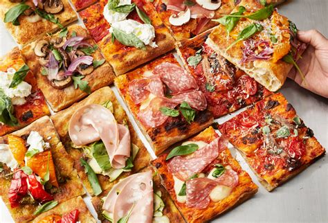 Foto di vari gusti di pizza al taglio romana
