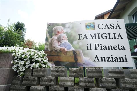 Foto dell'inaugurazione della Casa Famiglia