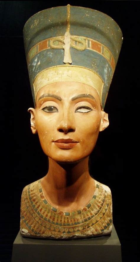 Scultura della regina Nefertiti, esempio dello stile amarniano