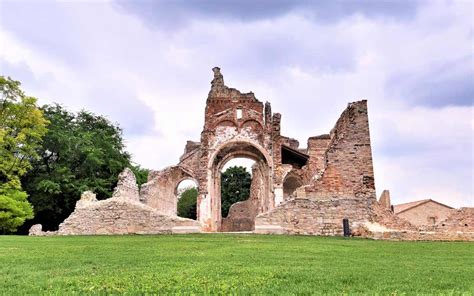 Vista esterna dell'Abbazia di Nervesa della Battaglia dopo il restauro