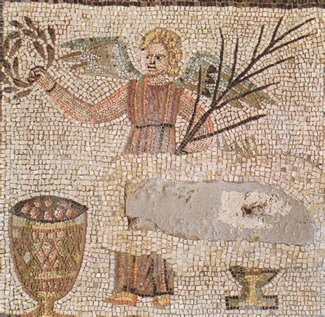Mosaico della Vittoria Eucaristica con figure alate e simboli
