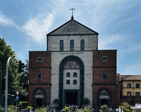 Planimetria e sezioni del Santuario di Santa Rita a Milano, dettagliando le dimensioni e la pianta a croce latina.