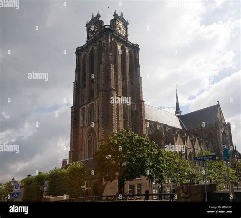 La torre pendente della Grote Kerk di Dordrecht